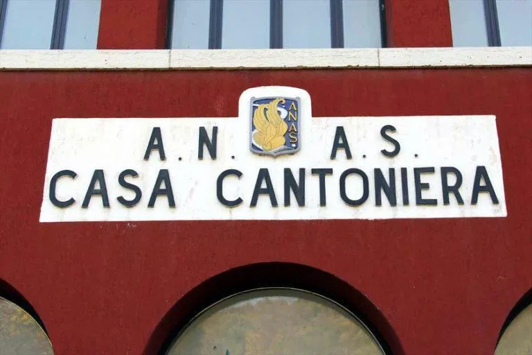 Facciata casa cantoniera